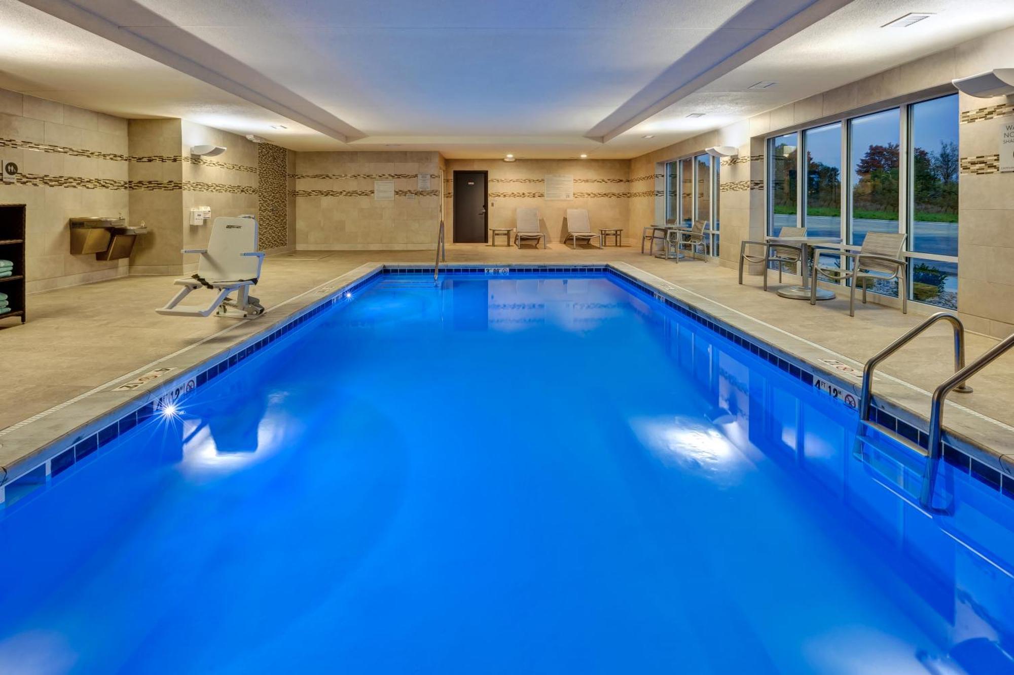 Towneplace Suites By Marriott Grand Rapids Airport Southeast Cascade Extérieur photo