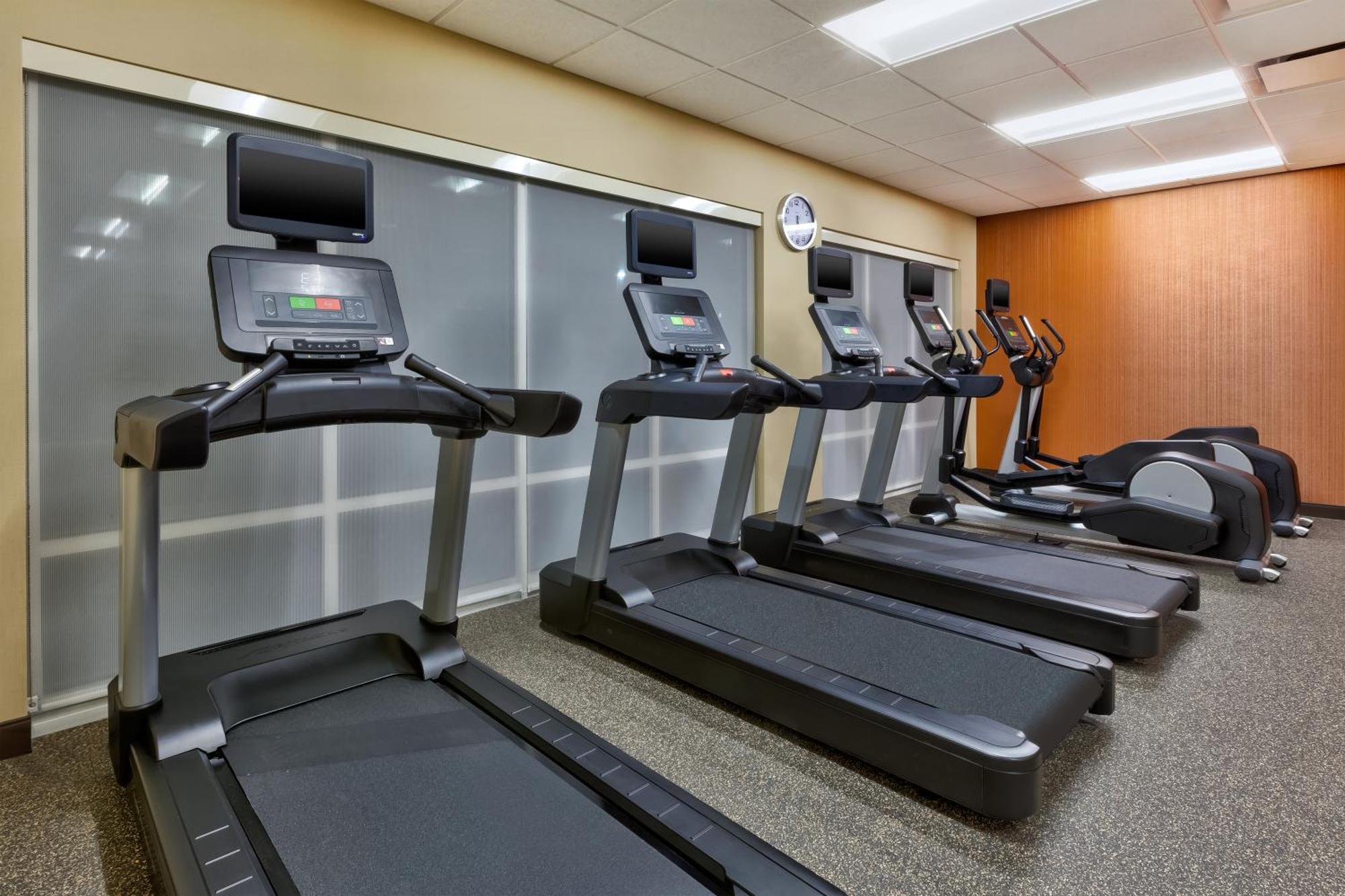 Towneplace Suites By Marriott Grand Rapids Airport Southeast Cascade Extérieur photo