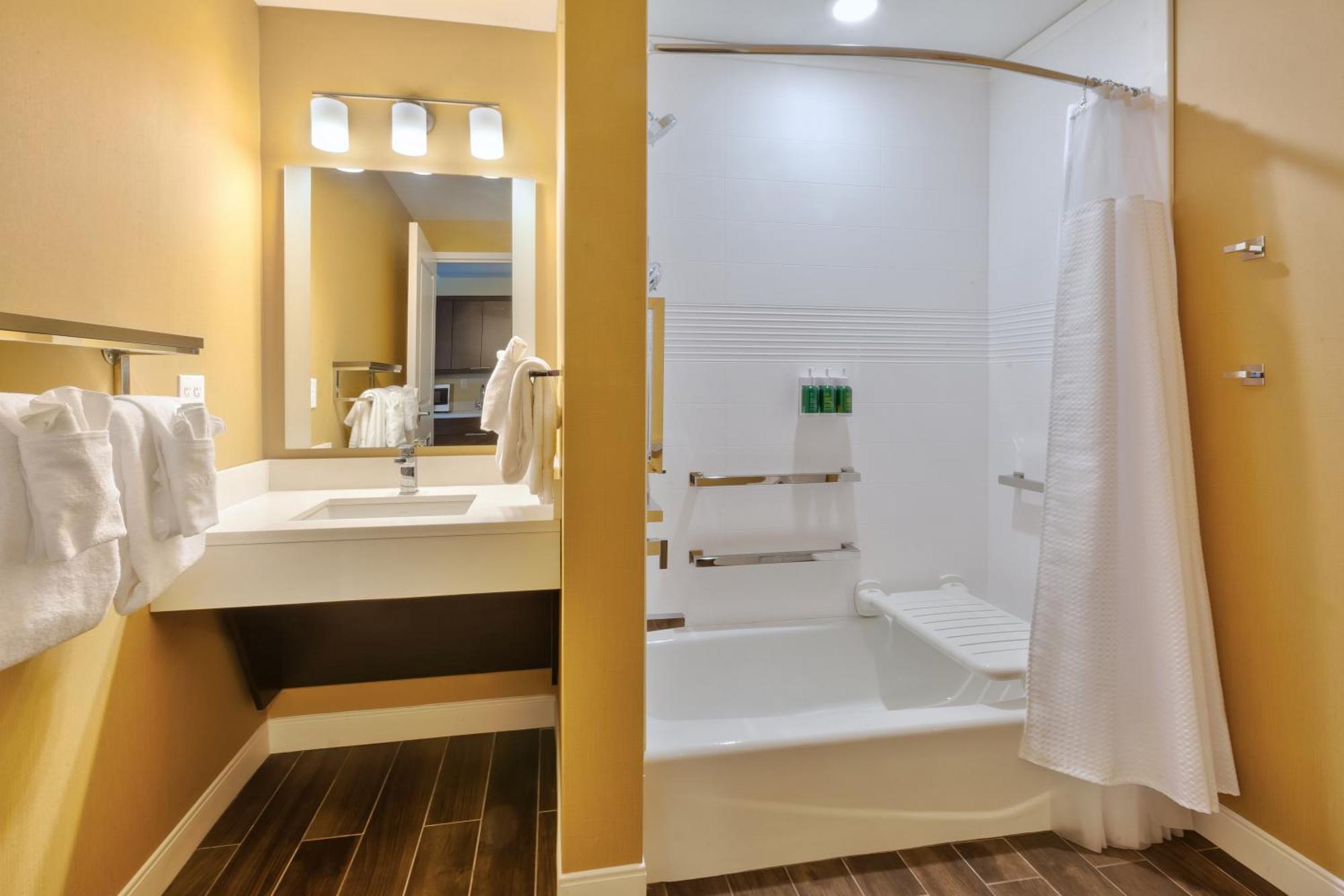 Towneplace Suites By Marriott Grand Rapids Airport Southeast Cascade Extérieur photo