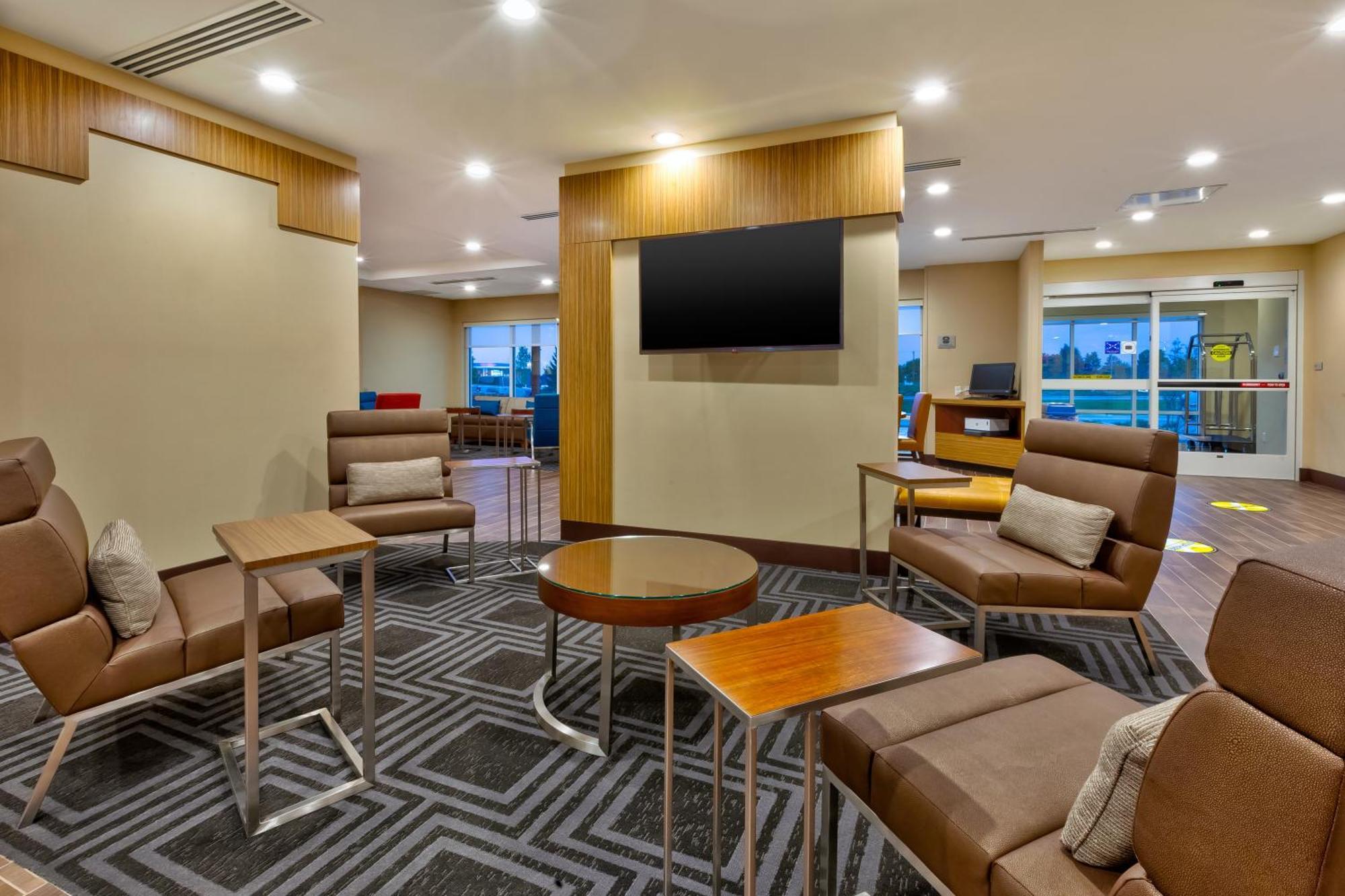 Towneplace Suites By Marriott Grand Rapids Airport Southeast Cascade Extérieur photo