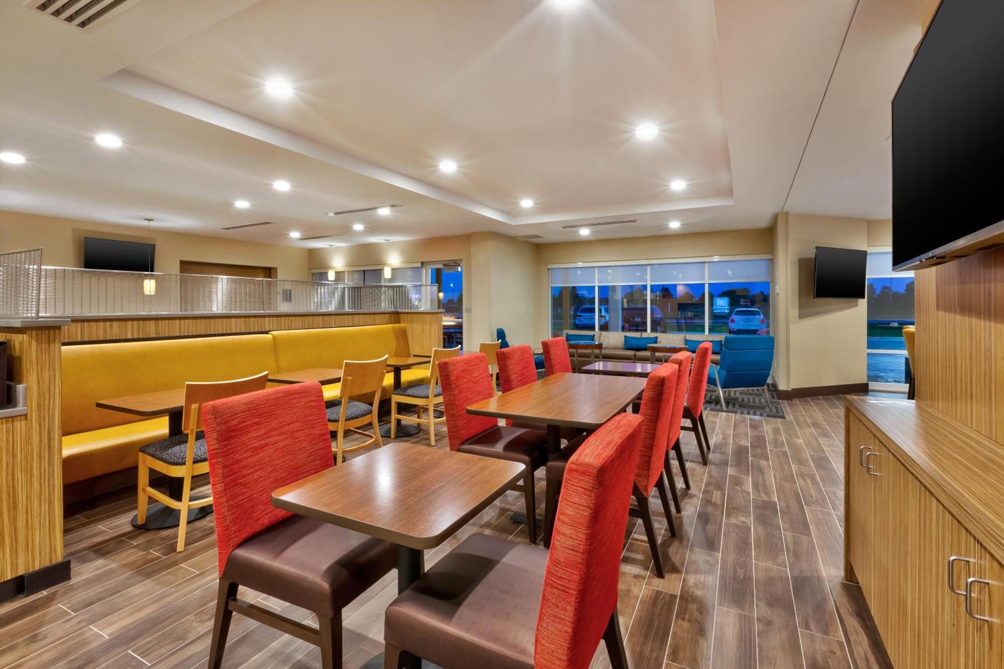 Towneplace Suites By Marriott Grand Rapids Airport Southeast Cascade Extérieur photo